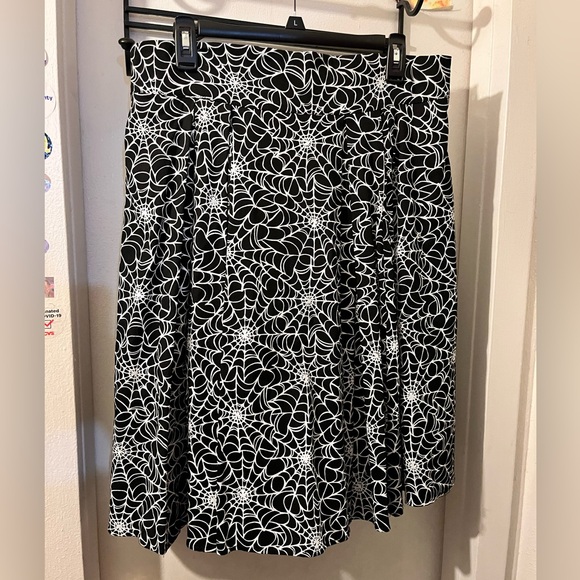 Laura Byrnes/PUG Dresses & Skirts - Laura Byrnes/PUG- size 2X- black/ white spiderweb ‘Little Jun’ skirt. VGC.